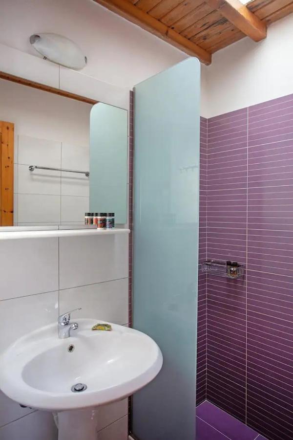 Apartment Irida *